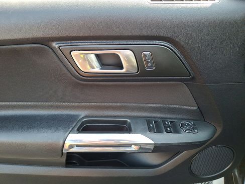 Used 2019 Ford Mustang Convertible RWD image 2