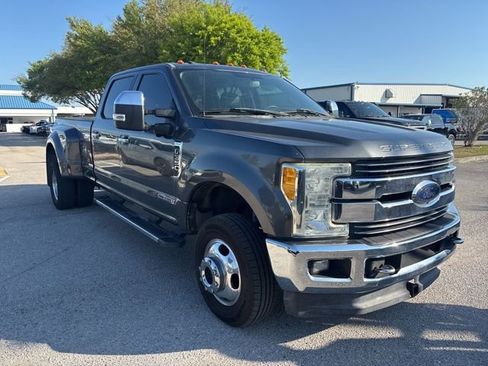 Used 2017 Ford F350 Lariat w/ Chrome Package image 3