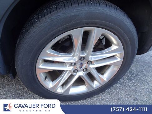 Used 2016 Ford Explorer XLT w/ Equipment Group 202A AWD/4WD image 17