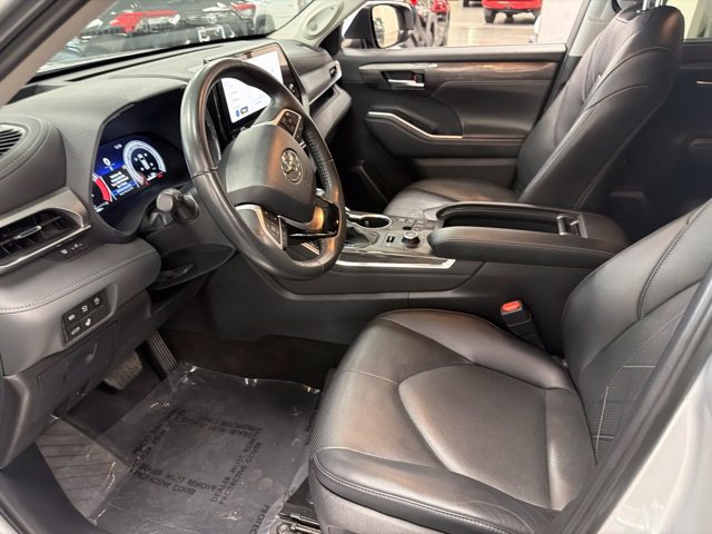 Used 2024 Toyota Highlander Platinum AWD/4WD image 18