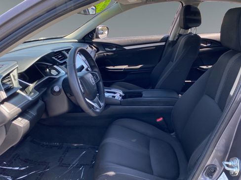 Used 2018 Honda Civic EX image 9