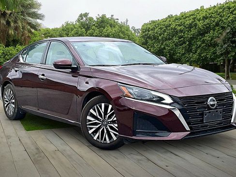 Used 2023 Nissan Altima 2.5 SV FWD image 9