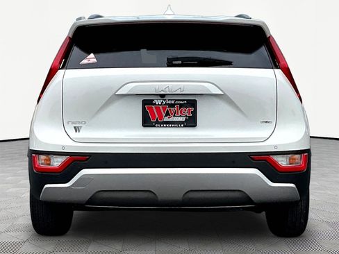 Used 2024 Kia Niro EX FWD image 5