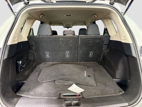 Used 2023 Nissan Rogue S FWD image 7