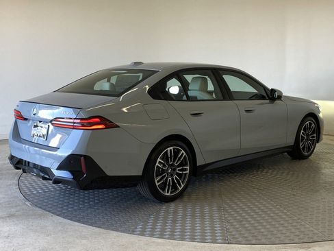 Used 2025 BMW 530i xDrive w/ M Sport Package image 8