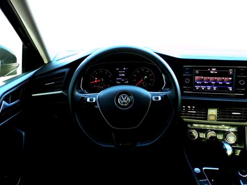 Used 2021 Volkswagen Jetta SE w/ SE Cold Weather Package image 12