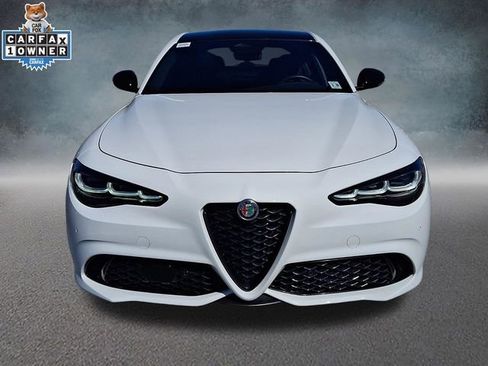 Used 2025 Alfa Romeo Giulia AWD image 2