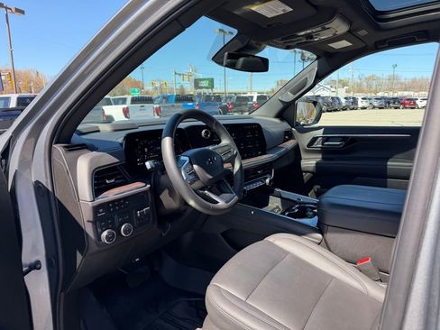 Used 2025 Chevrolet Tahoe Z71 w/ Z71 Off-Road Package AWD/4WD image 19