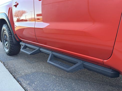 Used 2025 Nissan Frontier PRO-4X w/ Pro Convenience Package image 11