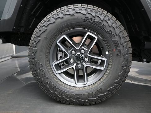 Used 2025 Jeep Gladiator Mojave AWD/4WD image 19