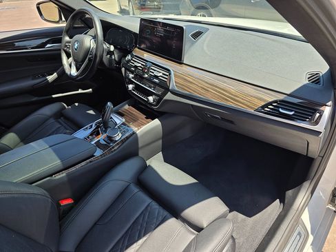 Used 2023 BMW 530e w/ Premium Package RWD image 14