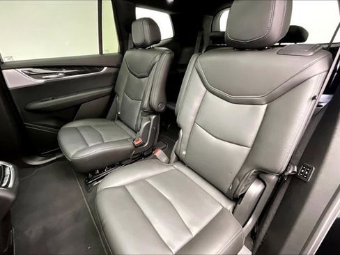 Used 2025 Cadillac XT6 Premium Luxury image 19