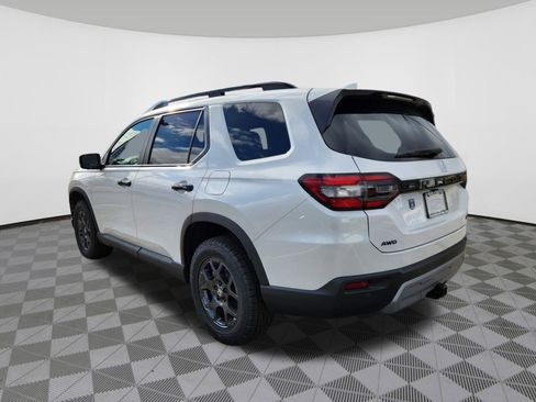 New 2025 Honda Pilot TrailSport image 3