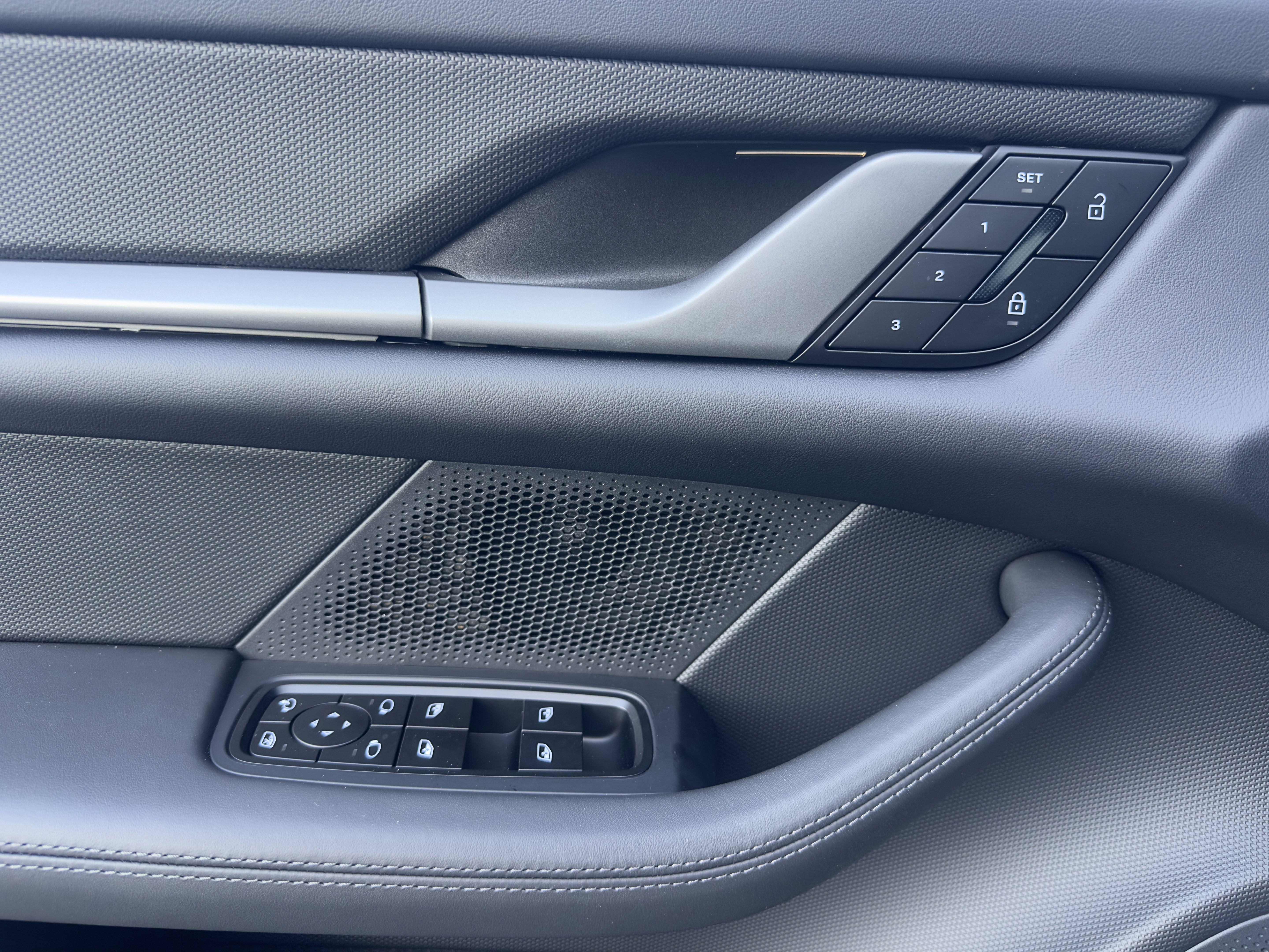 Certified 2025 Porsche Taycan AWD/4WD image 25