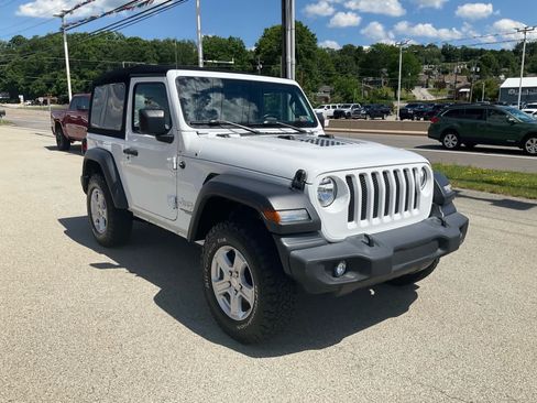 Used 2020 Jeep Wrangler Sport AWD/4WD image 3