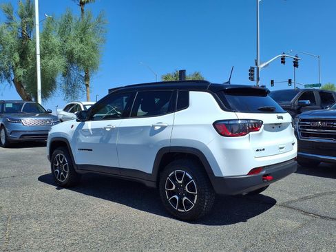 Used 2025 Jeep Compass Trailhawk w/ Trailhawk Convenience Group AWD/4WD image 8