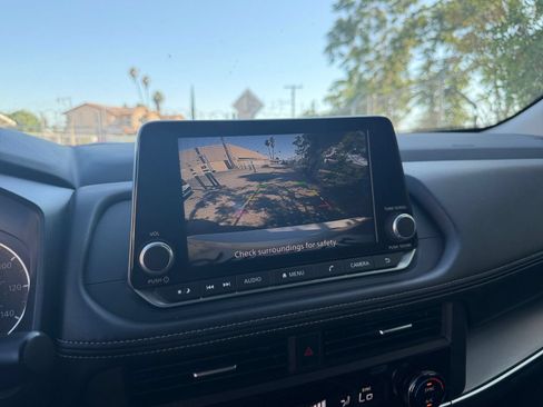 Used 2025 Nissan Rogue SV FWD image 25