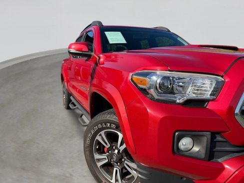 Used 2016 Toyota Tacoma TRD Sport w/ Towing Package image 19