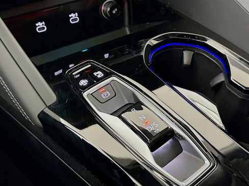 Used 2025 Audi Q5 Premium w/ Convenience Package image 18