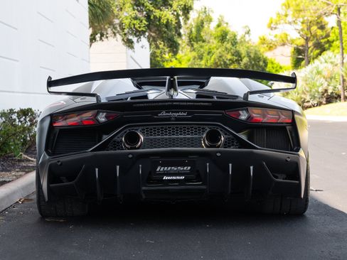 Used 2020 Lamborghini Aventador SVJ AWD/4WD image 3