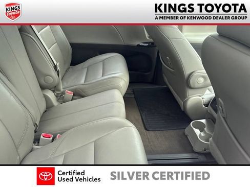 Used 2017 Toyota Sienna XLE Premium FWD image 10