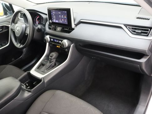 Used 2025 Toyota RAV4 XLE FWD image 36
