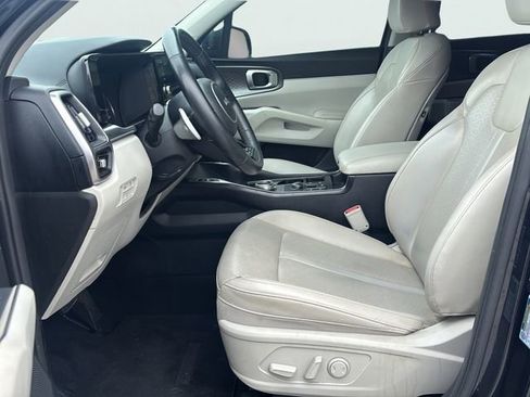 Used 2022 Kia Sorento EX w/ Panoramic Sunroof Package FWD image 23