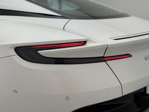 Used 2025 Aston Martin DB12 image 9