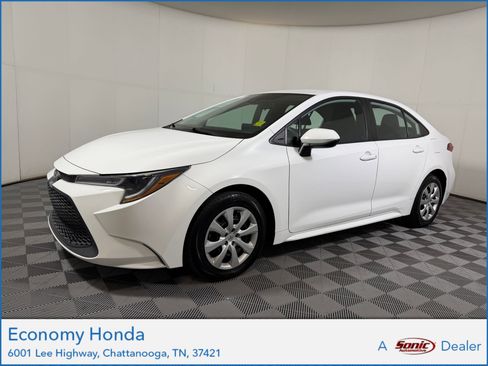 Used 2022 Toyota Corolla LE image 1