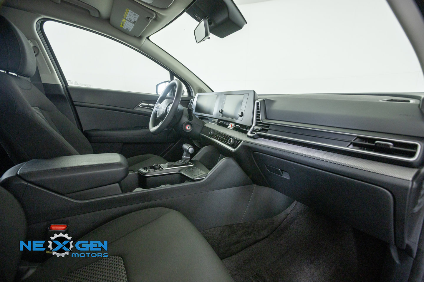 Used 2025 Kia Sportage LX FWD image 39