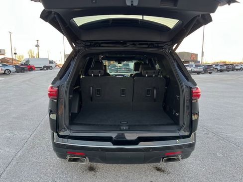 Used 2022 Chevrolet Traverse Premier w/ Redline Edition image 32