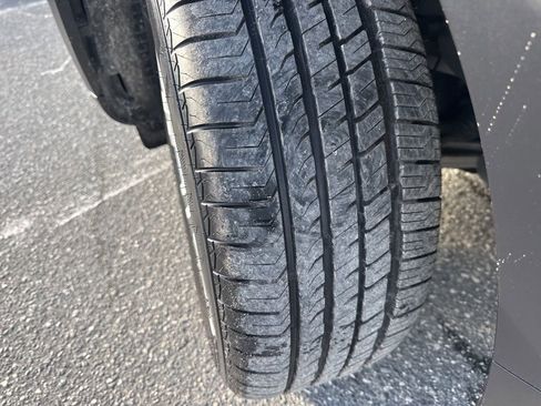 Used 2020 Mercedes-Benz GLB 250 4MATIC w/ Premium Package image 30