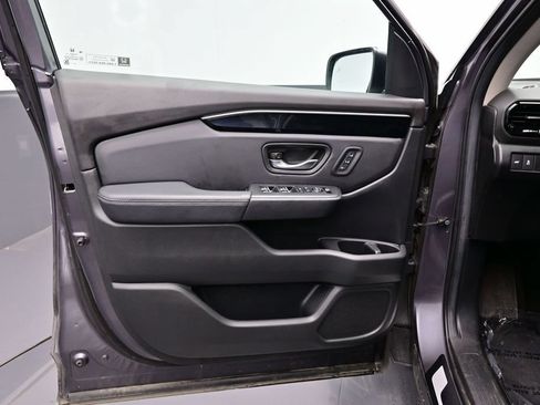 Used 2025 Honda Pilot EX-L image 18