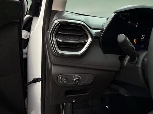 Used 2025 Chevrolet TrailBlazer LT AWD/4WD image 20