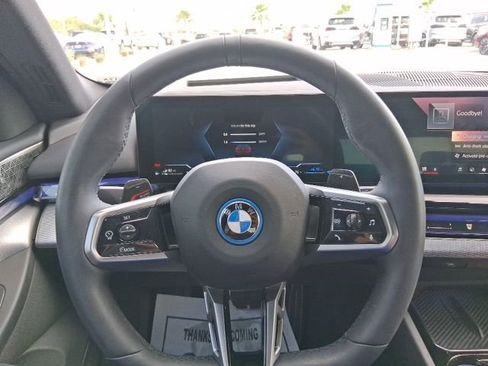 Used 2025 BMW 550e xDrive w/ Executive Package AWD/4WD image 8
