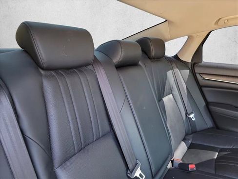 Used 2018 Honda Accord Touring image 13