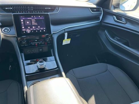 Used 2024 Jeep Grand Cherokee Laredo w/ MOPAR Finishing Package image 4