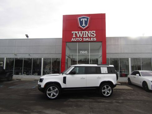 Used 2022 Land Rover Defender 110 X-Dynamic SE image 1