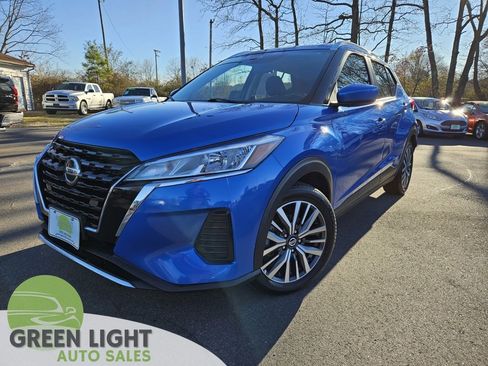 Used 2021 Nissan Kicks SV image 1