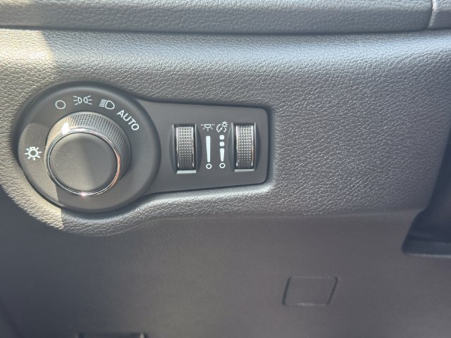 New 2027 Chrysler Pacifica Select AWD/4WD image 24