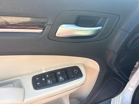 Used 2015 Chrysler 300 Limited w/ Driver Convenience Group RWD image 9