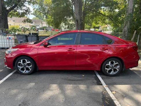 Used 2019 Kia Forte LXS FWD image 4