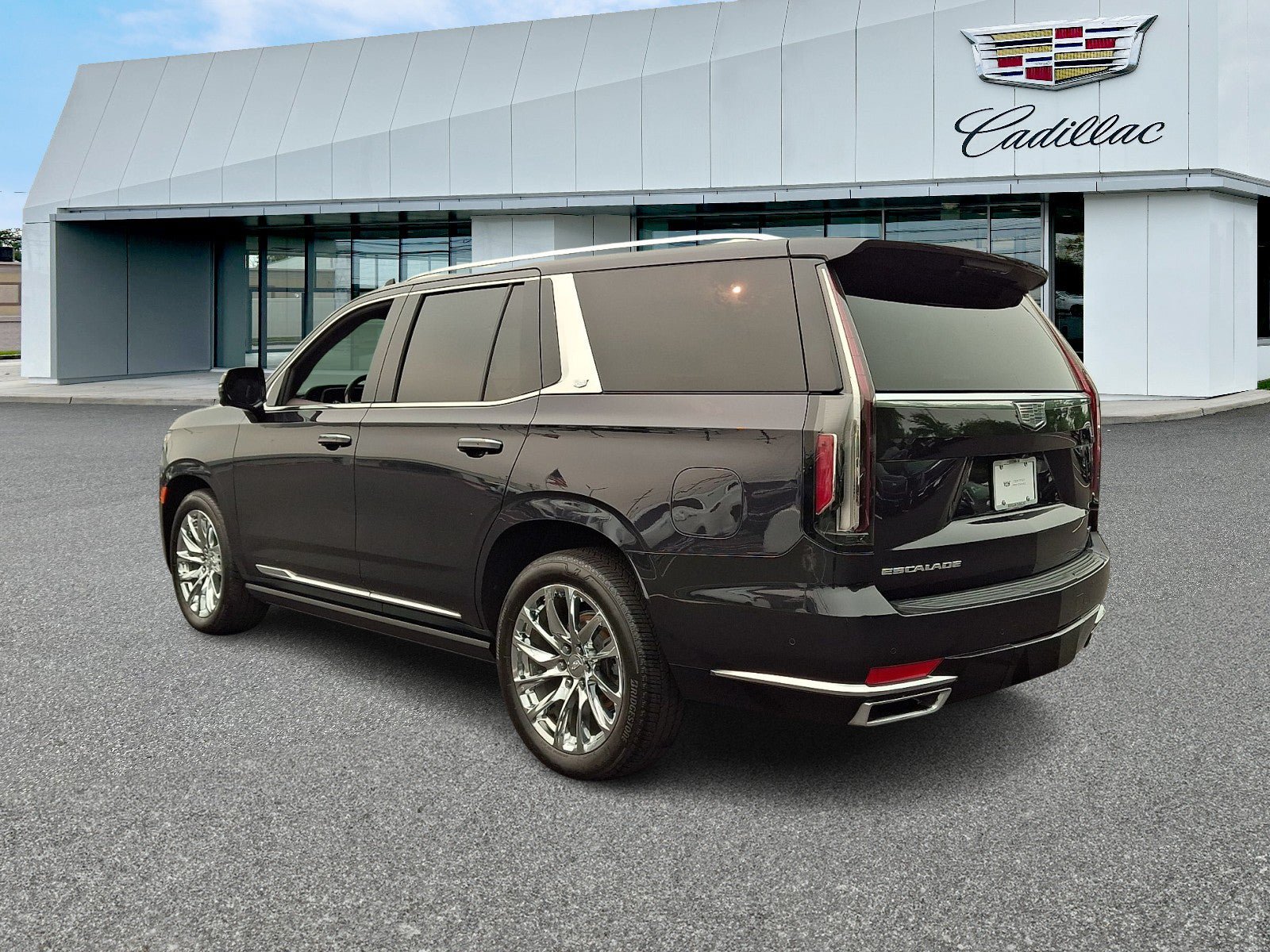 Certified 2022 Cadillac Escalade Premium Luxury Platinum w/ Heavy-Duty Trailer Package AWD/4WD image 3