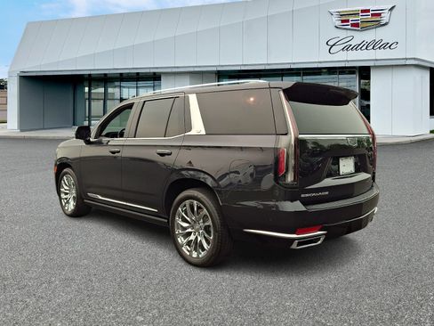 Certified 2022 Cadillac Escalade Premium Luxury Platinum w/ Heavy-Duty Trailer Package AWD/4WD image 3