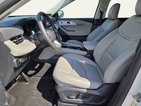 Used 2025 Ford Explorer Active w/ Active Comfort Package RWD image 23