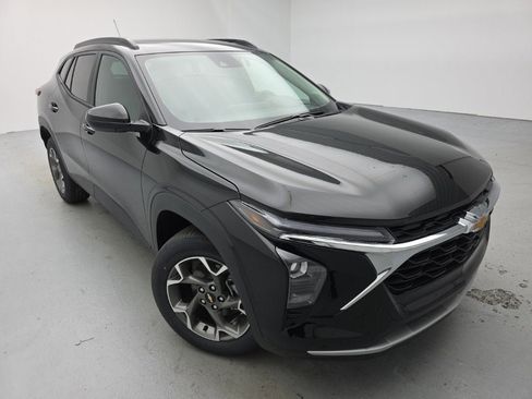 New 2026 Chevrolet Trax LT w/ Sunroof Package image 4