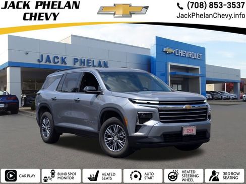 Used 2025 Chevrolet Traverse LT image 1