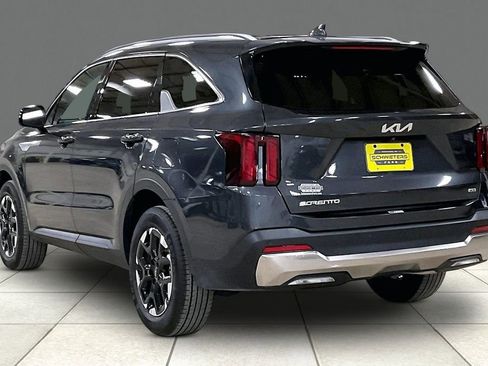 Used 2024 Kia Sorento S image 11