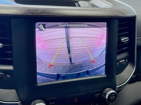 Used 2019 RAM 1500 Laramie w/ Off Road Group image 9