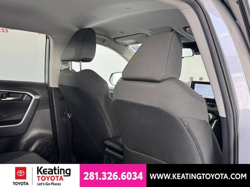 Used 2025 Toyota RAV4 XLE AWD/4WD image 19